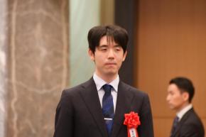 【竜王戦前夜祭】藤井聡太竜王が開幕局で楽しみなことは…初登場ハットリ君「神聖な舞台に感激」