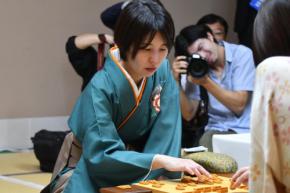 【将棋白玲戦】福間香奈女流４冠「いい将棋を落としてしまった」西山朋佳白玲の豪腕に屈す