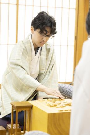 【王座戦】伊藤匠王座、またもフルセットへ　広瀬章人九段に敗れ、２冠堅持かけ最終決戦