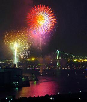 11年ぶり「東京湾大華火祭」注意よびかけ 天候変化、雨予報で雨具準備を