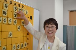 「ようやく1つの形」「上を向いて頑張って」 女流棋士第1号蛸島彰子さん「棋士西山」を祝福