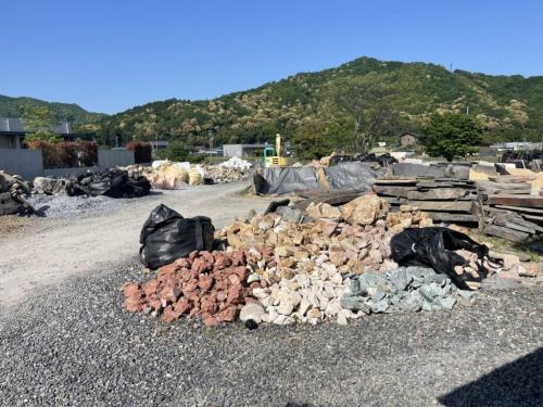 揖斐川庭石センターの石置き場