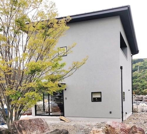 【庭リフォーム完全ガイド】費用・事例・DIYから業者選びまでプロが徹底解説! 26 揖斐川庭石センター 新事務所