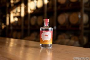 【北斎の「龍」を纏った特別なボトル!】北斎の町と長野の秋を連想させる「OBUSE GIN」が先行限定販売
