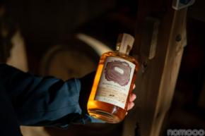 【ジンの常識を覆す樽熟成！メイプル樽の甘さ広がる限定ボトル】「BARREL-AGED GIN Small Batch Release 003」発売