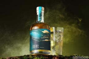 【和ボタニカル × バーボン樽熟成!】琥珀色のクラフトジン「刻杜 -koto-」販売開始