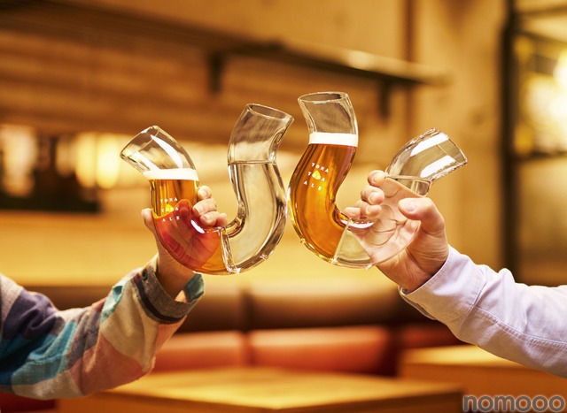 【ビールだけ飲むと倒れるグラス!】「ふらつくビアグラス」が遂に一般販売開始