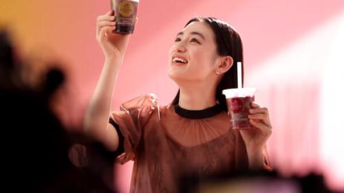 贅沢な味わいを前に、恍惚の表情を浮かべる八木さん