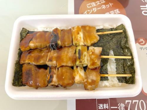 米、海苔、やきとりの3層構造