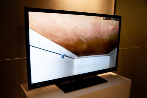 閉所に閉じ込められた人の視点を再現した映像