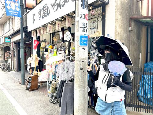 商店街には個性的なお店がたくさん
