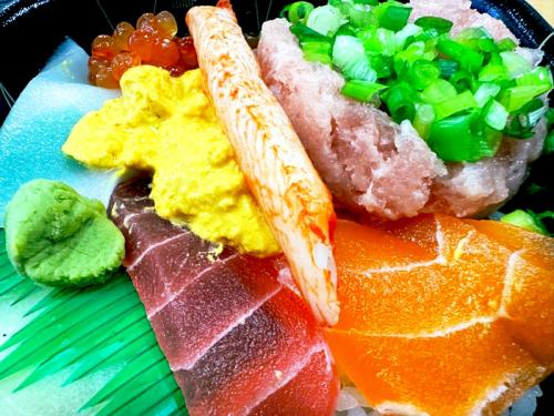 「嘘の海鮮丼」