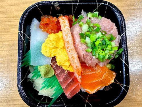 【ネタバレあり】美味しいけど、嘘だらけ。「嘘の海鮮丼屋」で食べた海鮮丼が絶品だった