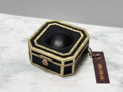 見慣れた八角形の箱