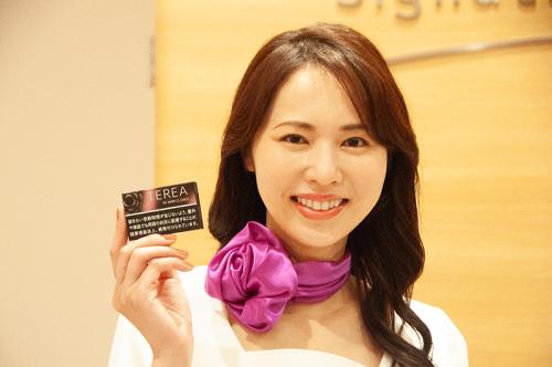 突き抜けるメンソールの爽快感と、まろやかな果実の香りが織りなす強メンソールの味わいが特徴の「テリア ブラック フューシャ メンソール」