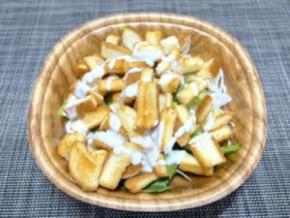 クルトンでサラダが見えない…ドンキの狂気「爆盛りクルトンサラダ」食べてみた