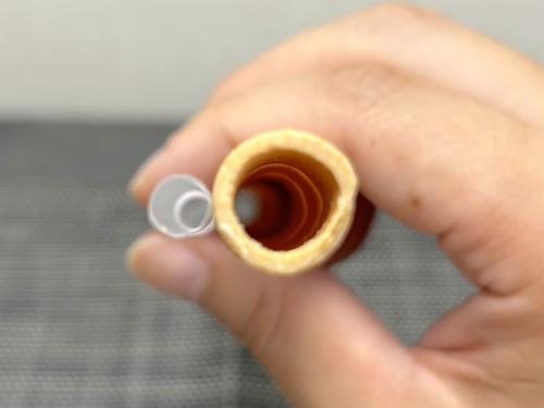 穴は普通のストローよりふたまわりほど大きい