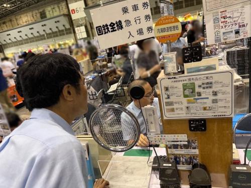 窓口の備品はアクリル板を除き全て本物