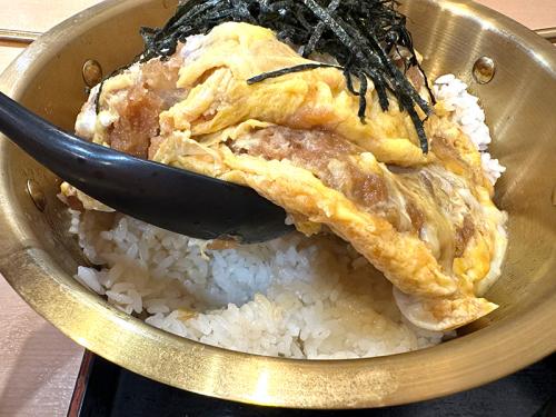 お茶碗3〜4杯ほどのお米がギッチリ詰まっている