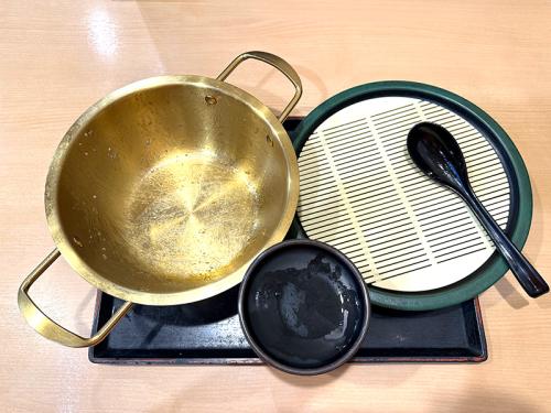 30分ほどで完食。かつ丼とそば、両方のポテンシャルを引き出し合う組み合わせに感服