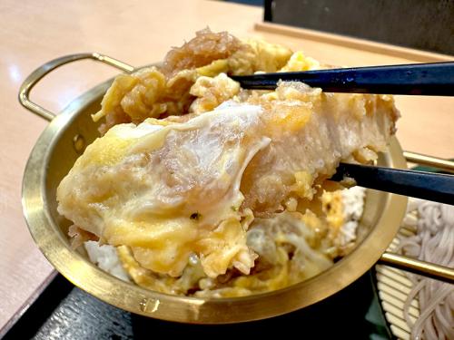 熟成三元豚のロース肉を使用したかつはふっくら軽やかな味