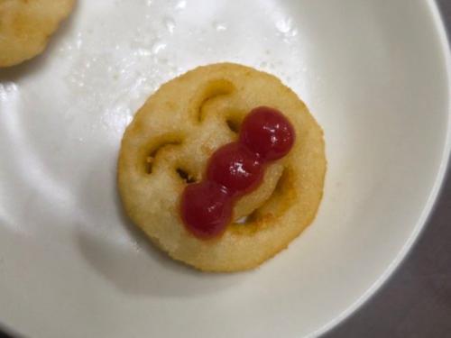 アンパンマンポテトの「正解」?鼻と頬にケチャップで子どもに大ウケ