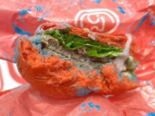 チーズを受けいられるか否かが評価の分かれ目