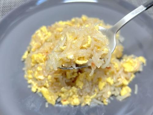 しっとりとパラパラの中間くらいの食感