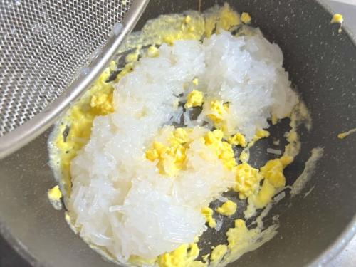 しらたきを投入