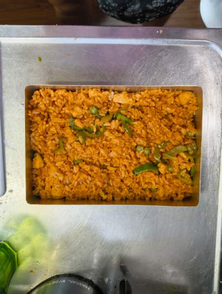 玉子の下にはチキンライス