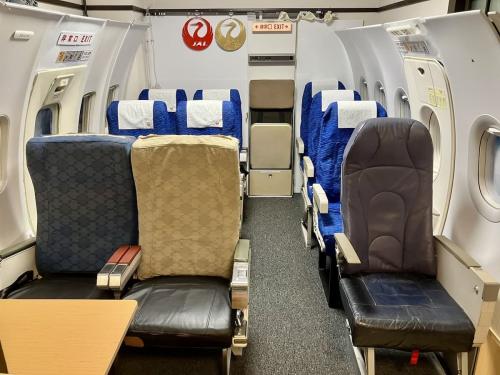 自宅に“機内”を再現!「飛行機オタク」が作り上げた最高の趣味部屋