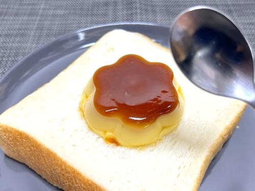 食パンにのったプリン