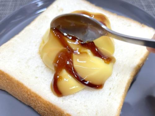 プリンを崩していく