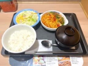 松屋がパスタ定食始めた!? 44店舗限定「うまトマバジルチキン」実食