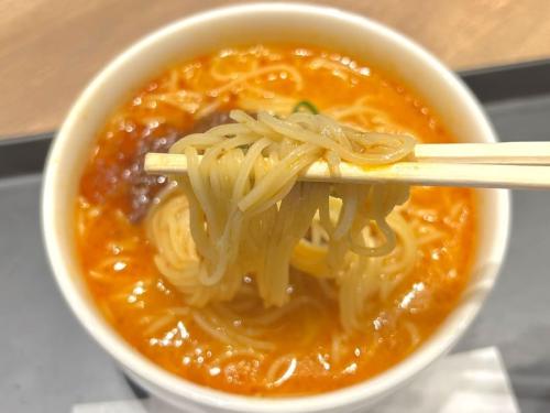 イートインの麺は細めのストレート麺