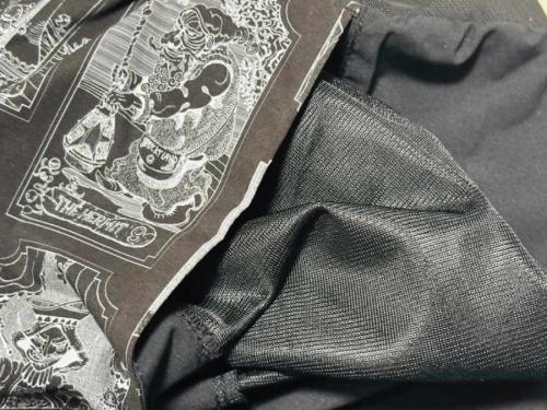 両サイドにメッシュポケット