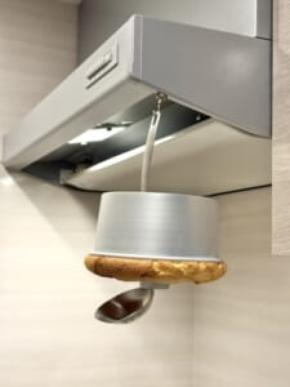 シフォンケーキが宙吊り!トリッキーかつ画期的な製作過程に15万いいね