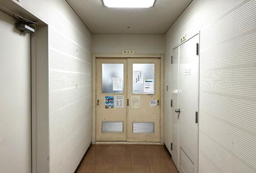 飯田橋駅近くの学校跡地にある「あの職員室」