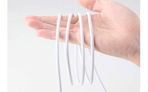 ケーブルの外皮にはシリコン素材を採用しており、なめらかで絡みにくいのが特徴