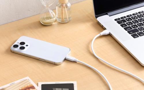 いずれもUSB2.0(最大480Mbps)のデータ転送に対応しており、写真や動画の移動にも使用可能