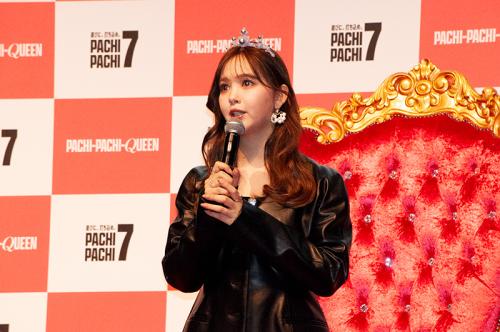 トークセッションで真摯なパチンコ愛を語る藤田ニコルさん