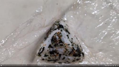 三角形のおにぎりは作れないそう