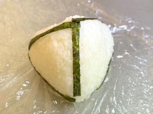 片手だけを使って握ると完成