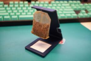 ティーバッグ使用時の悩みを解決「二番煎じ待機スタンド」　デザインを学ぶ大学院生が製作
