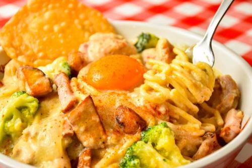 「にんにくとチーズの濃厚ソース シュクメルリ風パスタ」