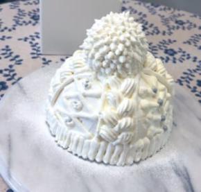 ケーキでニット帽を再現!“えげつない量の生クリーム”を使った、かぶりたくなる一品