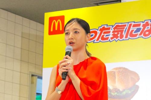 締めのコメントを述べるみちょぱさん