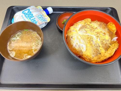 「クーリッシュホイップかつ丼」