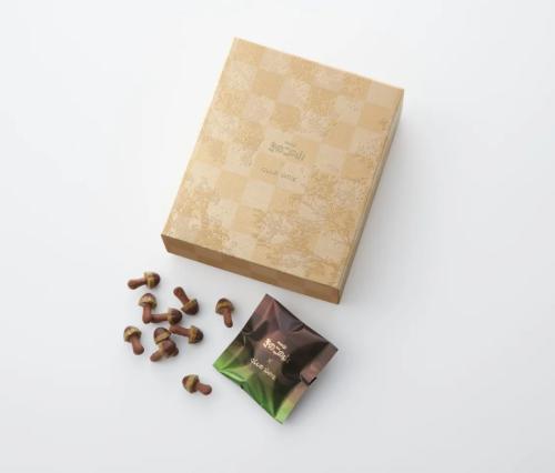 meijiきのこの山×CLUB HARIEヘーゼルプラリネ＆抹茶 クラッシュキャンディ入り