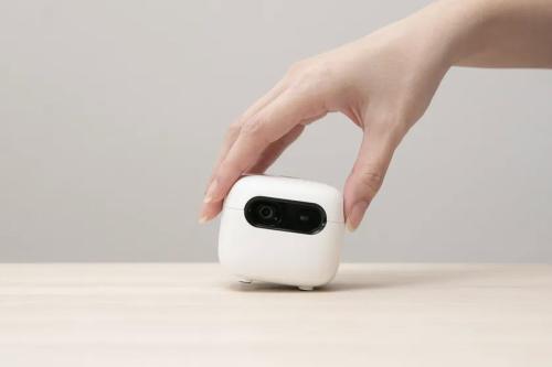 手のひらサイズの小型プロジェクター「CINEMAGE nano」登場